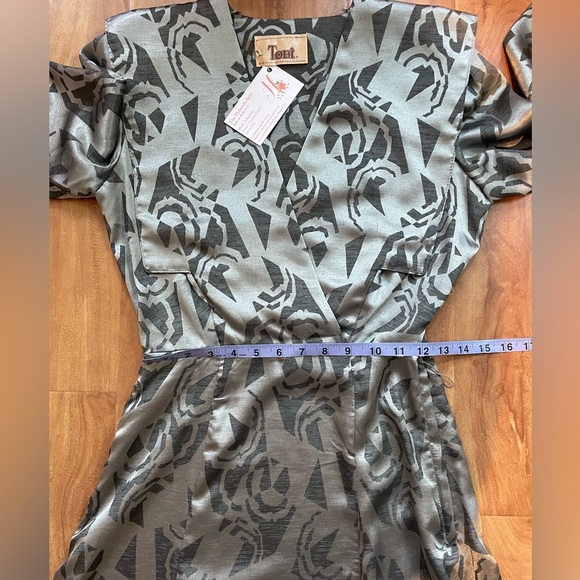 Vintage Elegant Silver Foil ‘Tobi’ Long Sleeve Belted Cocktail Dress Size Small - Picture 9 of 11